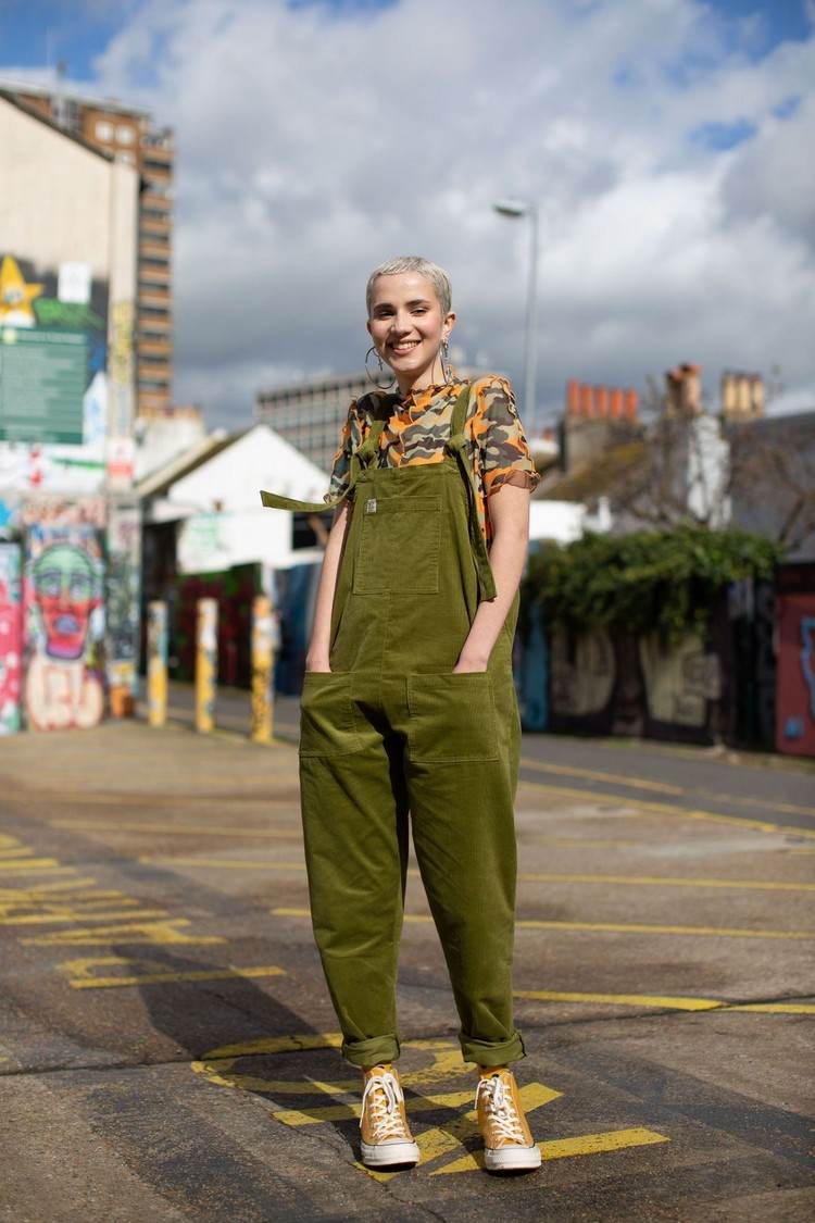 Skombinujte trendové farby pre jarné montérky 2021