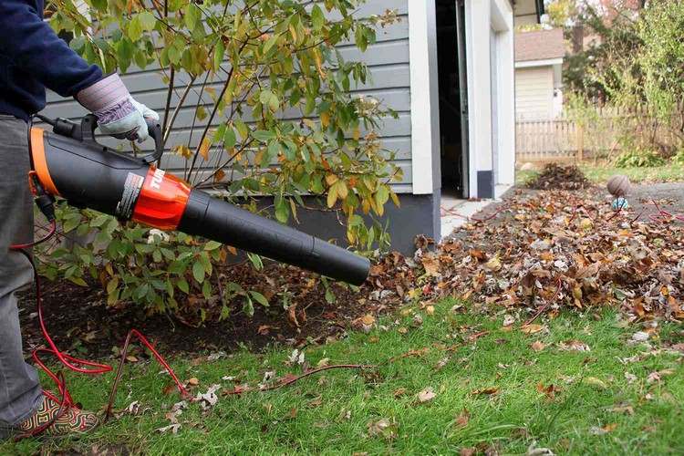 Hrabajte listy s končekmi dúchadla listov