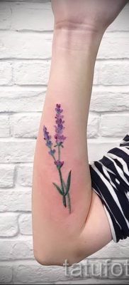 fényképes példa levendula tetoválásra a tetoválás jelentéséről szóló cikkhez 59