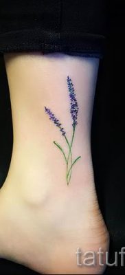 fényképes példa levendula tetoválásra a tetoválás jelentéséről szóló cikkhez 36