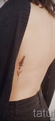 fényképes példa levendula tetoválásra a tetoválás jelentéséről szóló cikkhez 26