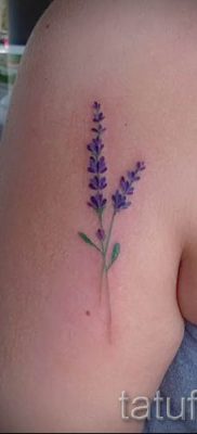 fényképes példa levendula tetoválásra a tetoválás jelentéséről szóló cikkhez 24