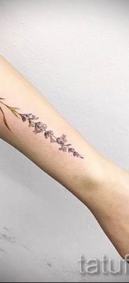 fényképes példa levendula tetoválásra a tetoválás jelentéséről szóló cikkhez 12