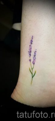 fényképes példa levendula tetoválásra a tetoválás jelentéséről szóló cikkhez 10