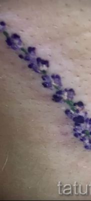 fényképes példa levendula tetoválásra a tetoválás jelentéséről szóló cikkhez 5