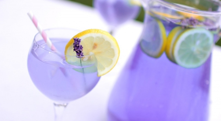 osviežujúci letný levanduľový vodný koláč