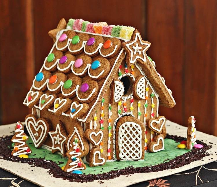 Nápad na pečenie perníkov-perník-dom-zdobenie-smarties-želé