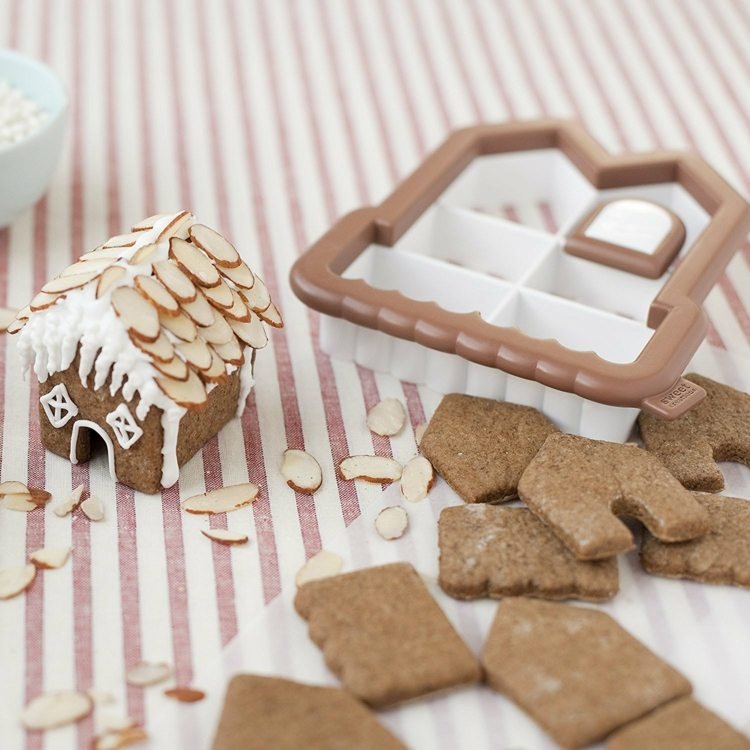 pečenie perníčkových vykrajovačiek-perníkovej chalúpky-ľahké drotárstvo