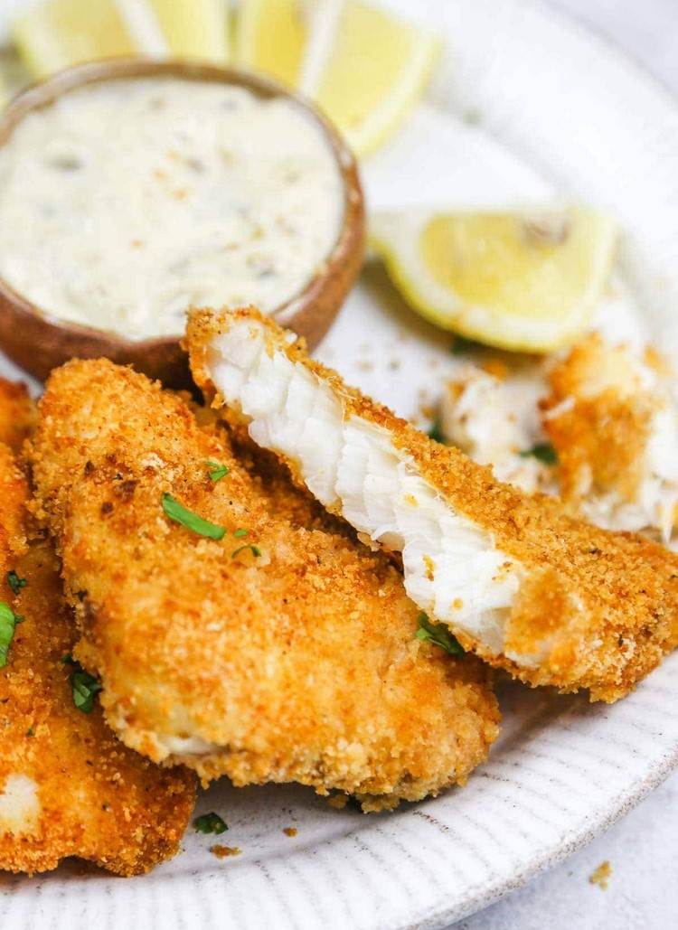 pečená ryba so strúhankou a vajíčkom