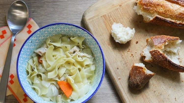 Recept na varenie kuracie polievky s rezancami vopred pre šestonedelie