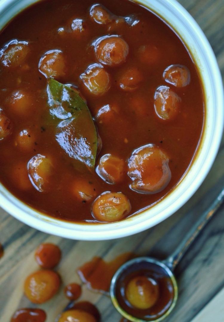 Pikantná grilovaná omáčka s červeným hroznom BBQ-omáčka-recepty-bobkový list-lahodná-sezóna na varenie podľa chuti