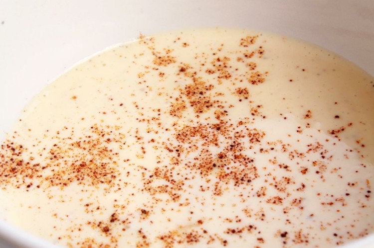 Biela grilovacia omáčka pre hydinu BBQ omáčka-recepty-majonéza-hydina-mäso-kajenské korenie