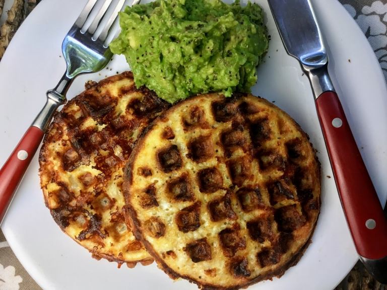 Výdatné syrové vafle recepty na keto diétu