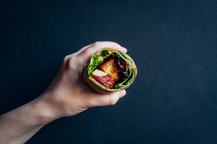 recept na vegetariánske zábaly so zemiakmi a šalátom