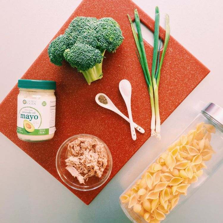 lahodný cestovinový šalát s tuniakovou majonézou a brokolicou