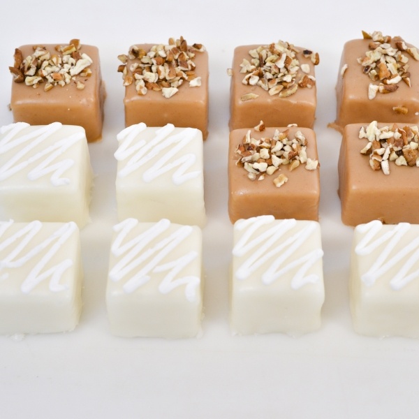 Recept na dezert z mandľových praliniek-Petit Four-čokoládová poleva