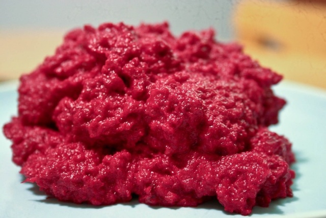 Pyré z červenej repy tahini k opečenému chlebu Ryžová repa tahini humus k opečenému chlebu