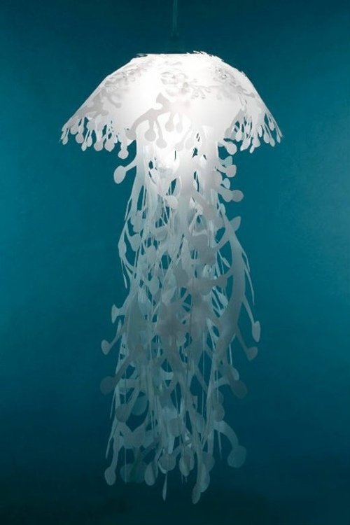 moderná svetelná lampa v bielej farbe