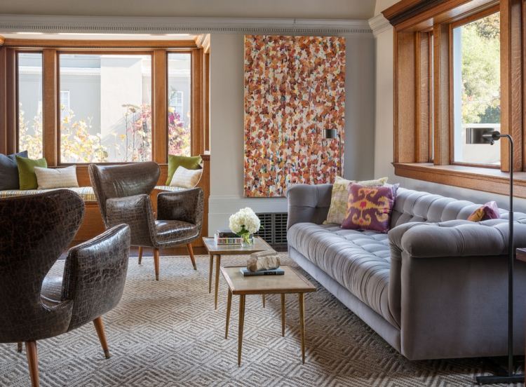 Kožené kreslo v retro vzhľade a pohovka Chesterfield Kožené kreslo-obývacia izba s hnedo-krokodílou kožou