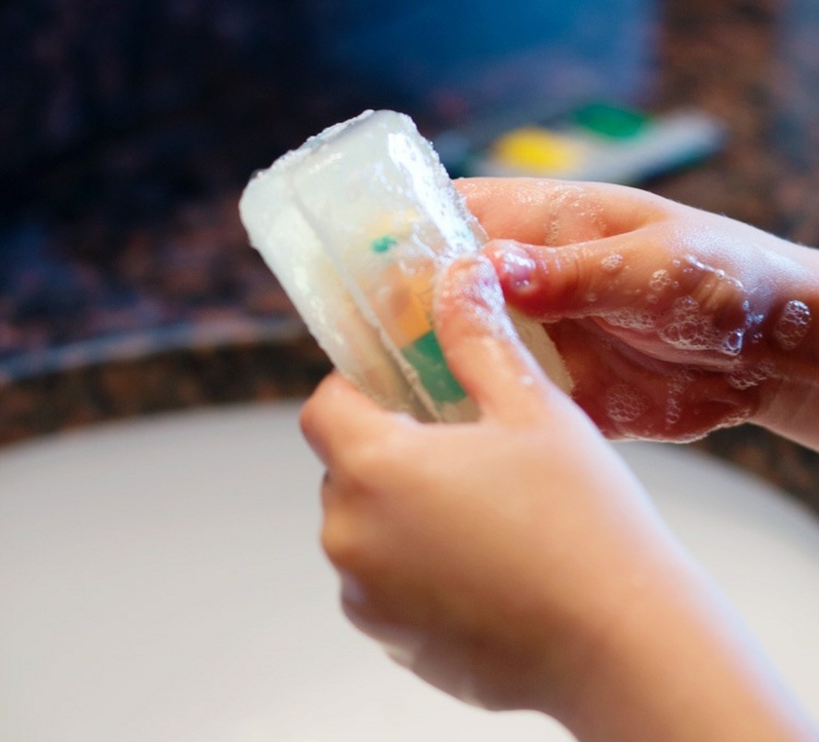 Detské mydlo s lego prekvapením drotárstvo-nápady-lego-deti-mydlo-hygiena-hračka-zábava