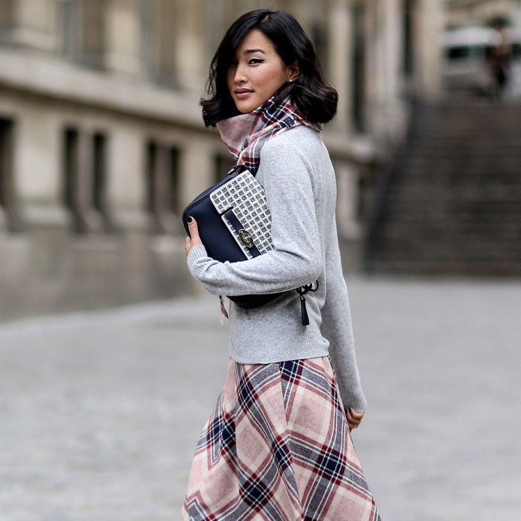 Jesenný módny outfit v retro štýle - nápad Svetlé-jesenné-módne-elegantné-ženské-outfity