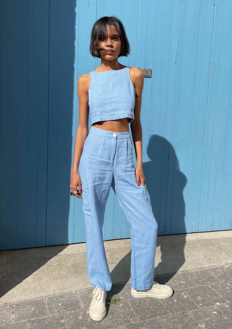 Módne trendy leto 2021 ľanové nohavice kombinujú ženy