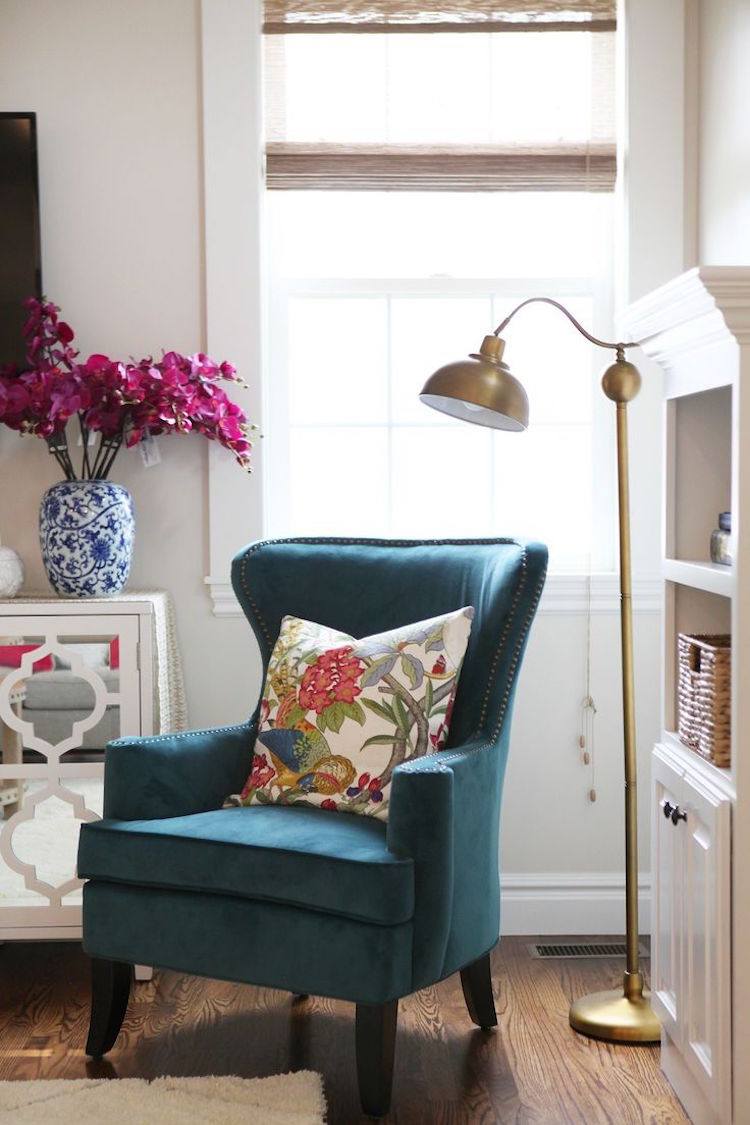 Navrhnite stojaciu lampu na kreslo a krídlo-kreslo-krídlo