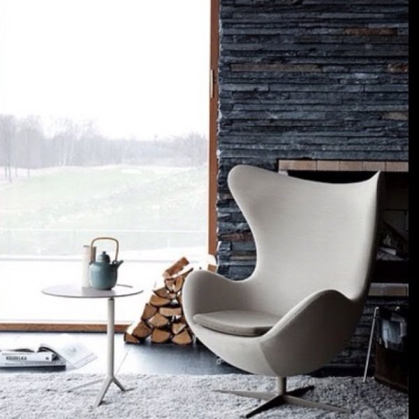 Vytvorte si útulný čitateľský kútik s vnútorným krbovým stolíkom