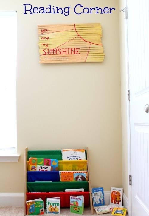 Nápady na textilné podlahové police pre čitateľský kútik zariadia detskú izbu