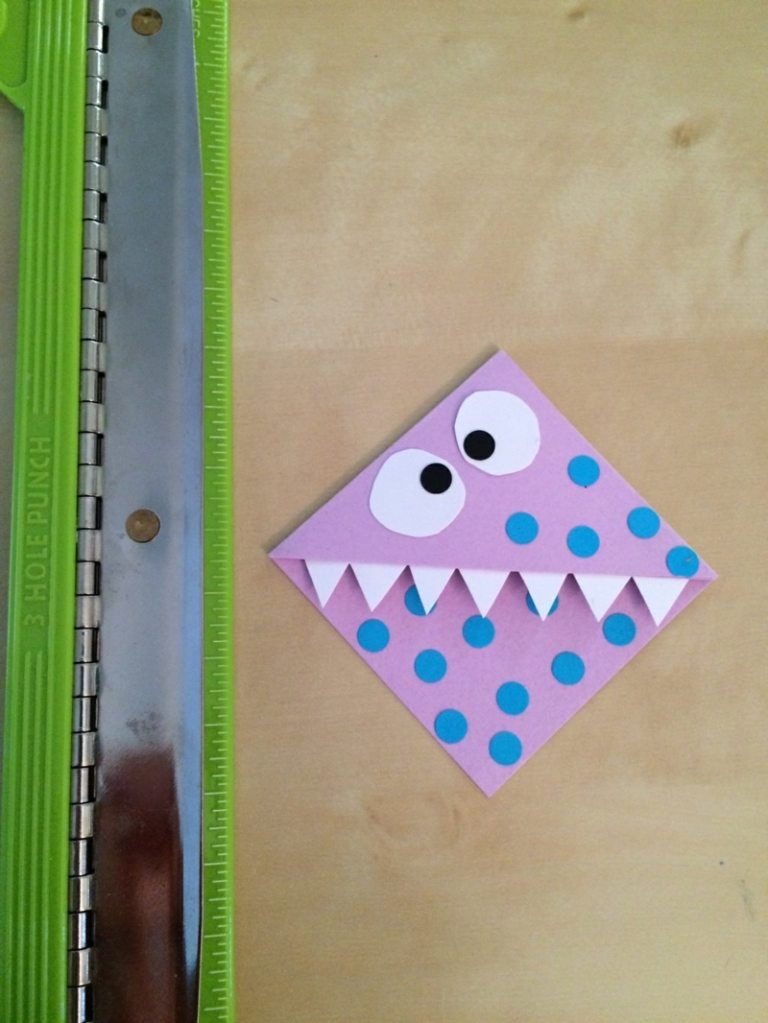 Vytvorte si zuby sami a pridajte tvár robiť záložky papierové príšery zuby body oči