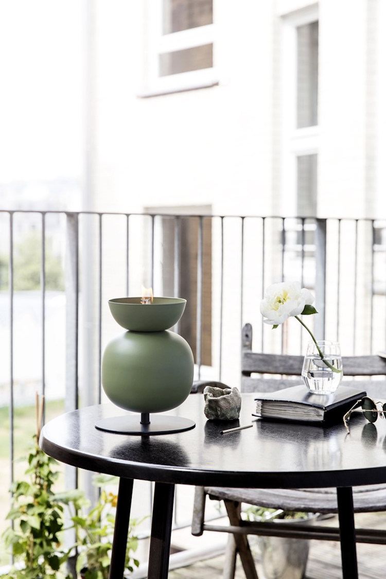 Olejová lampa na vonkajšom stole vytvára väčšiu náladu svetla-zahrada-o% cc% 88ll-lamp-design-stolna-lampa-chic-matt