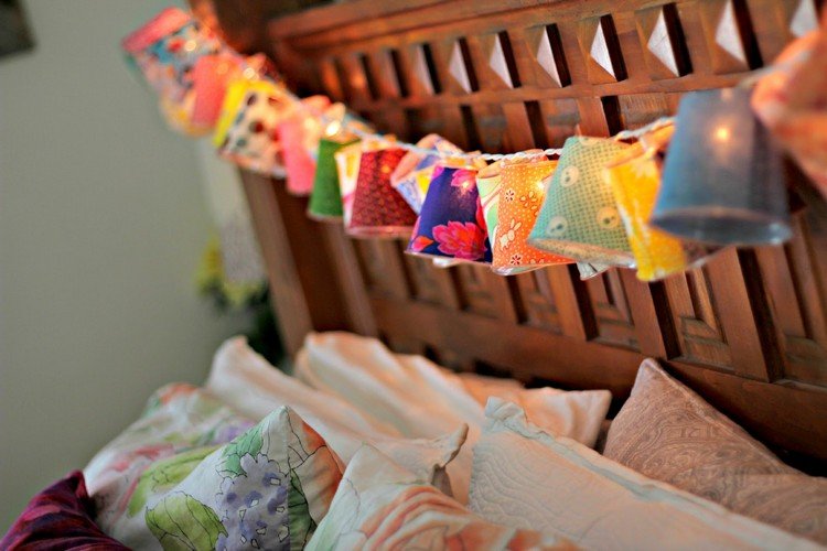 rozprávkové svetlá-drotár-detská izba-látka-hrnček-farebná-posteľ