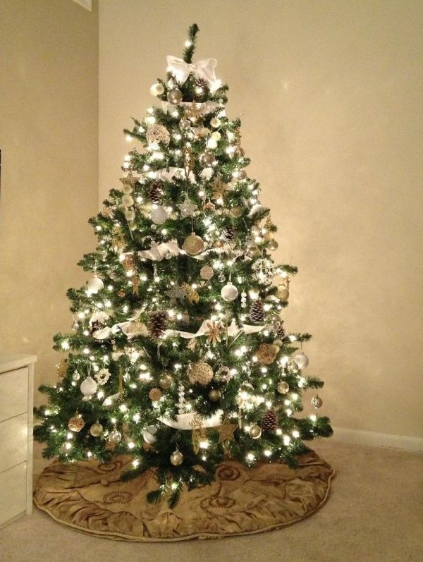 Ozdoby na vianočný stromček-záves s inštaláciou rozprávkových svetiel