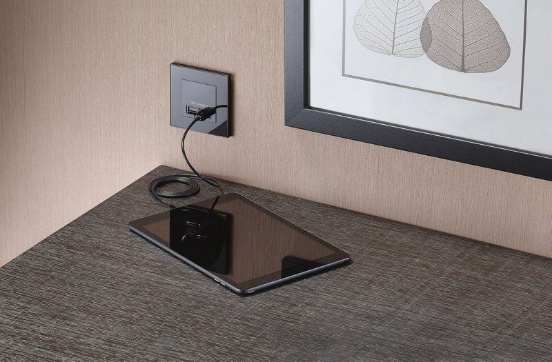 Spínač svetiel-zásuvka-nabíjacia stanica USB-podnos