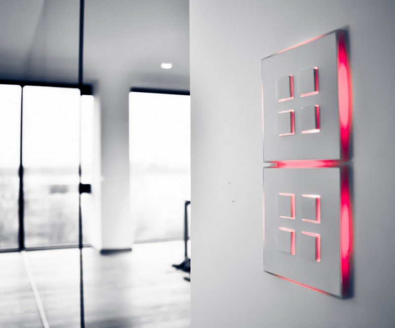 Svetelné vypínače-zásuvky-kov-červená-LED-osvetlenie