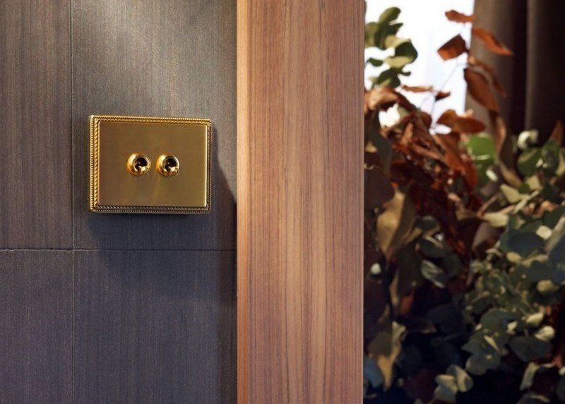 Svetelné vypínače-zlaté-vzhľad-retro-50. roky v štýle