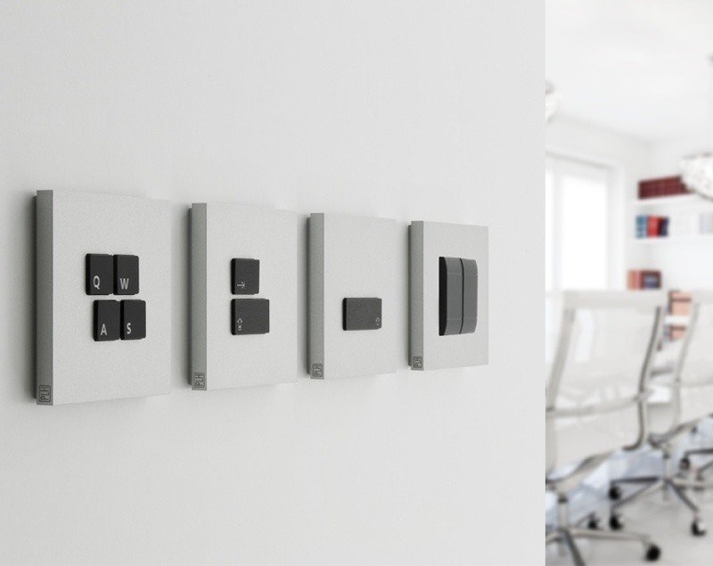 Svetelné spínacie zásuvky Qwerty Letters Design