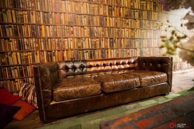 čitáreň-vidiecky štýl-sedacia súprava-koža-velúr-dom-knižnica