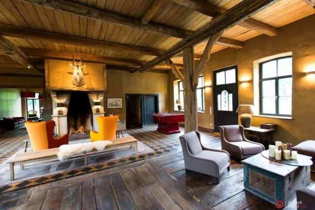 obývacia izba-rôzne-definované-sedenie-rohový-krb-ihrisko