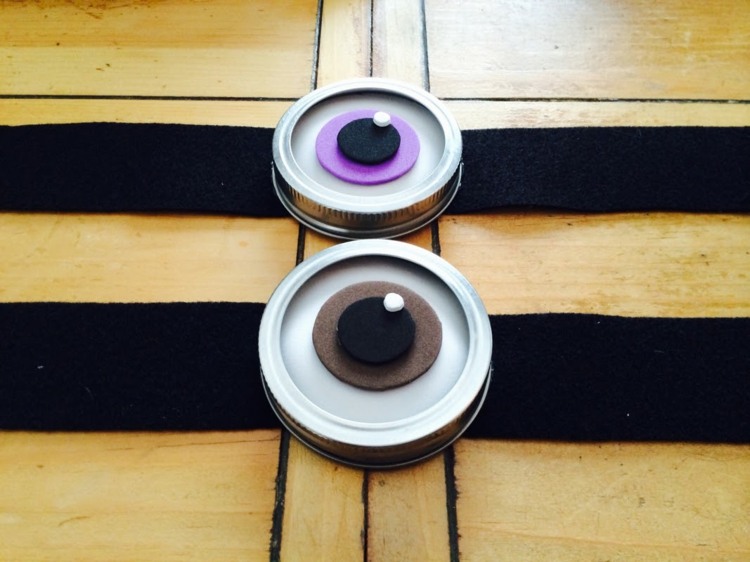 darebáci oči prisluhovačov vyrábajú látkové prúžky