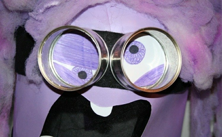 zlý minion kostým karneval halloween oči ústa zuby