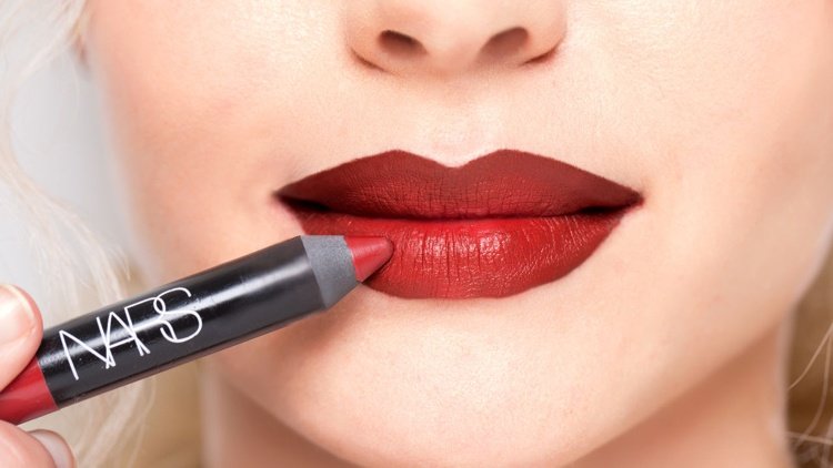 Marylin Monroe vyzerá matne na perách červená