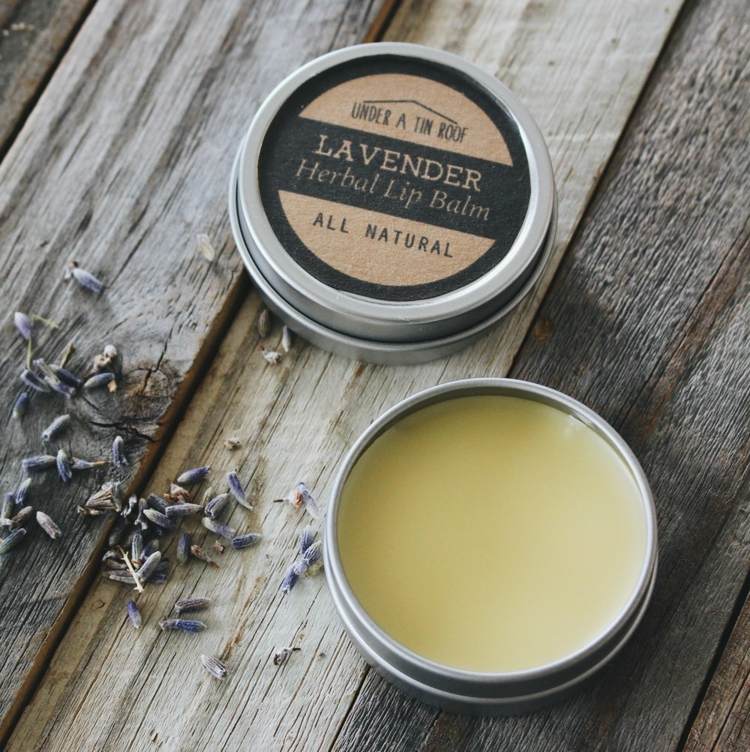 balzam na pery-urob si sám-levanduľa-esenciálne oleje-aróma