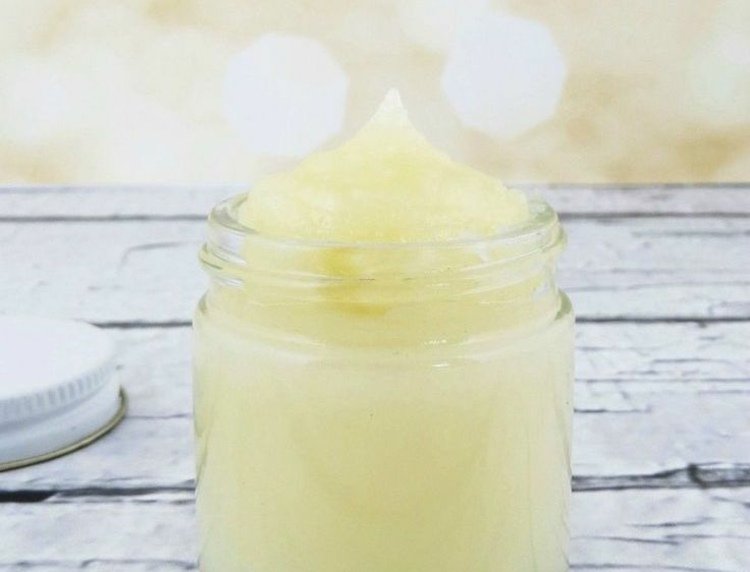 balzam na pery-urob si sám-vazelínová zložka-suché-pery-jemné