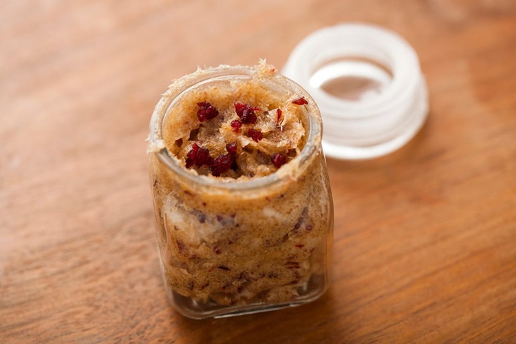 Vyrobte si peeling na pery a ochutnajte cukrové brusnice