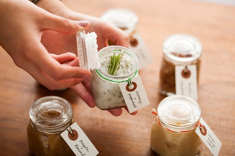 Peeling na pery, darujte mini okuliare