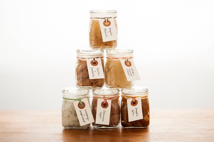 Peeling na pery vyrobte si cukor kokosový olej sami