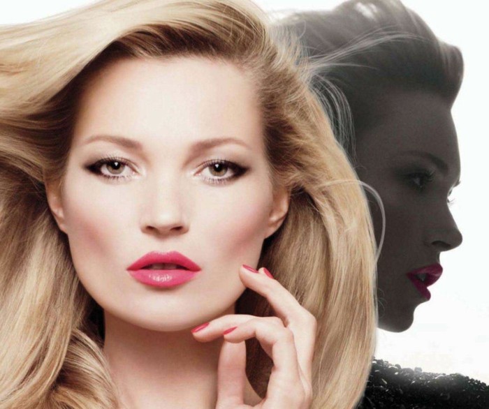 Aplikácia myšlienok na rúž zdôrazňuje líca