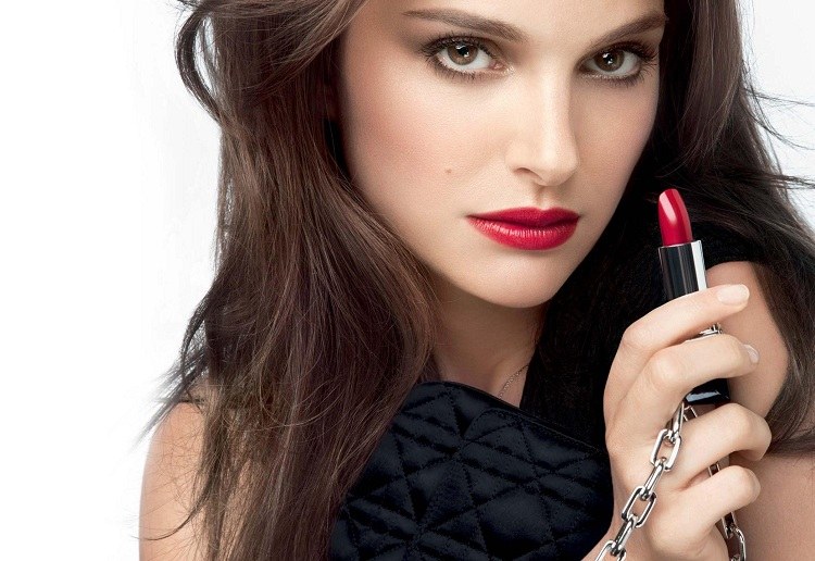 správne naneste tmavočervenú farbu