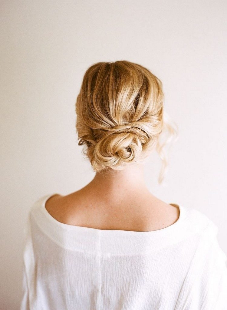 Voľné updos chignon-skrútené-vlasy-účes-svadobná hostina
